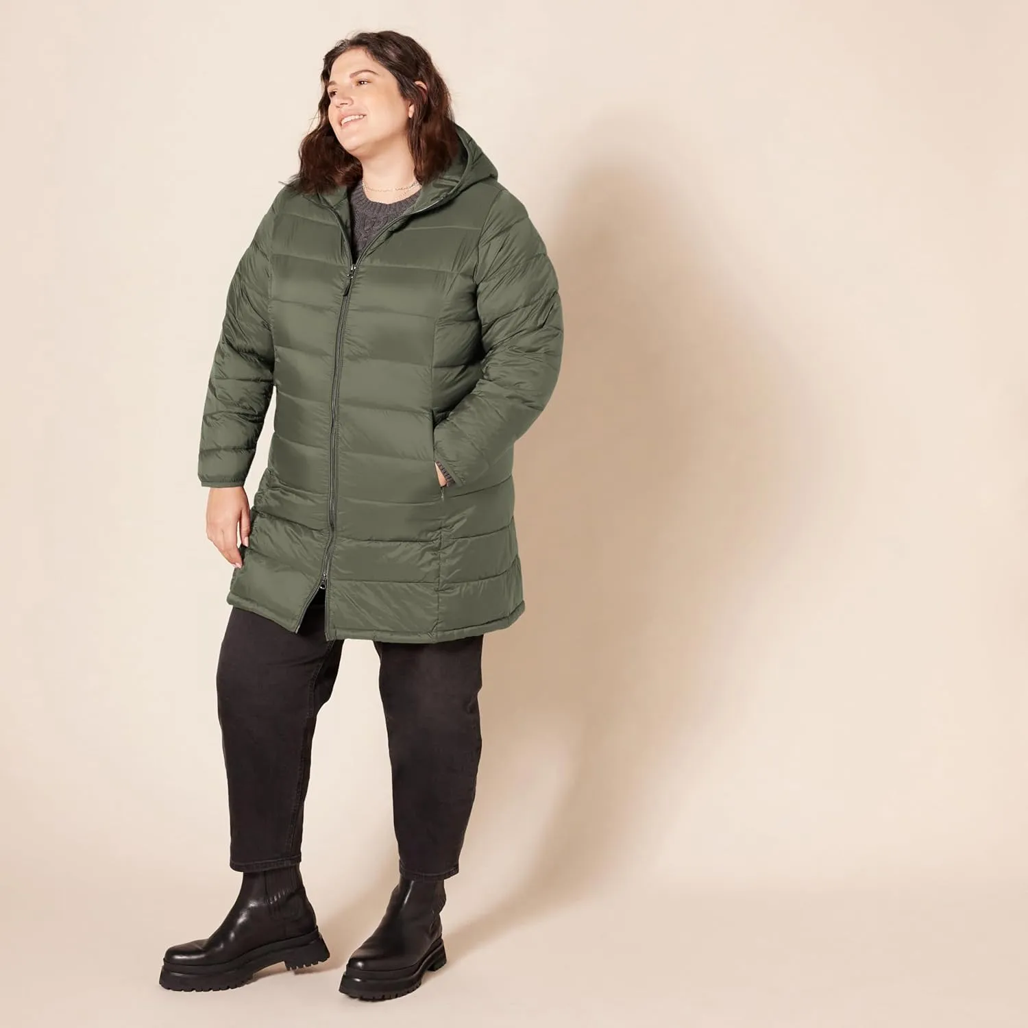 Amazon Essentials Women's Lightweight Water-Resistant Packable Hooded Puffer Coat (Available in Plus Size)