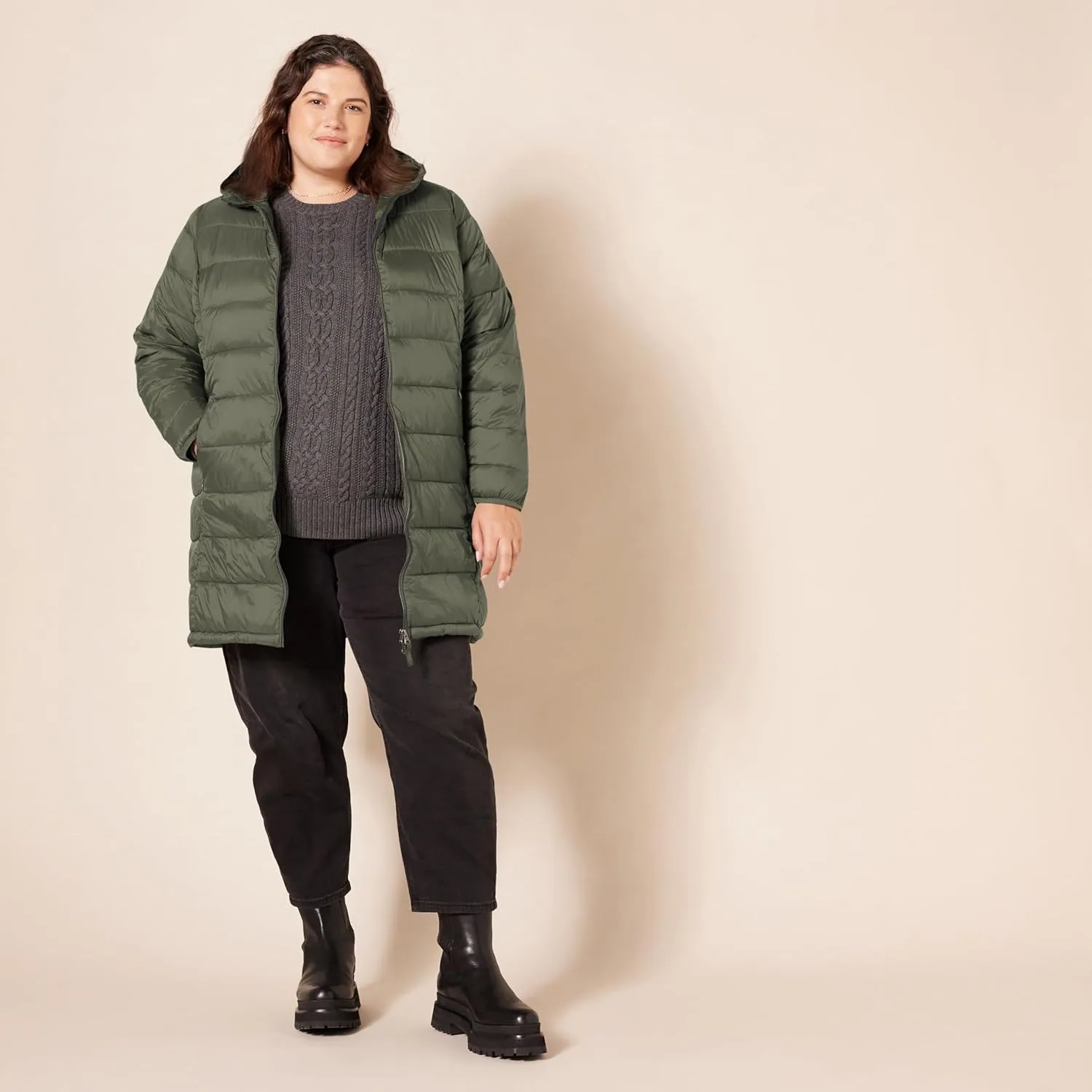 Amazon Essentials Women's Lightweight Water-Resistant Packable Hooded Puffer Coat (Available in Plus Size)
