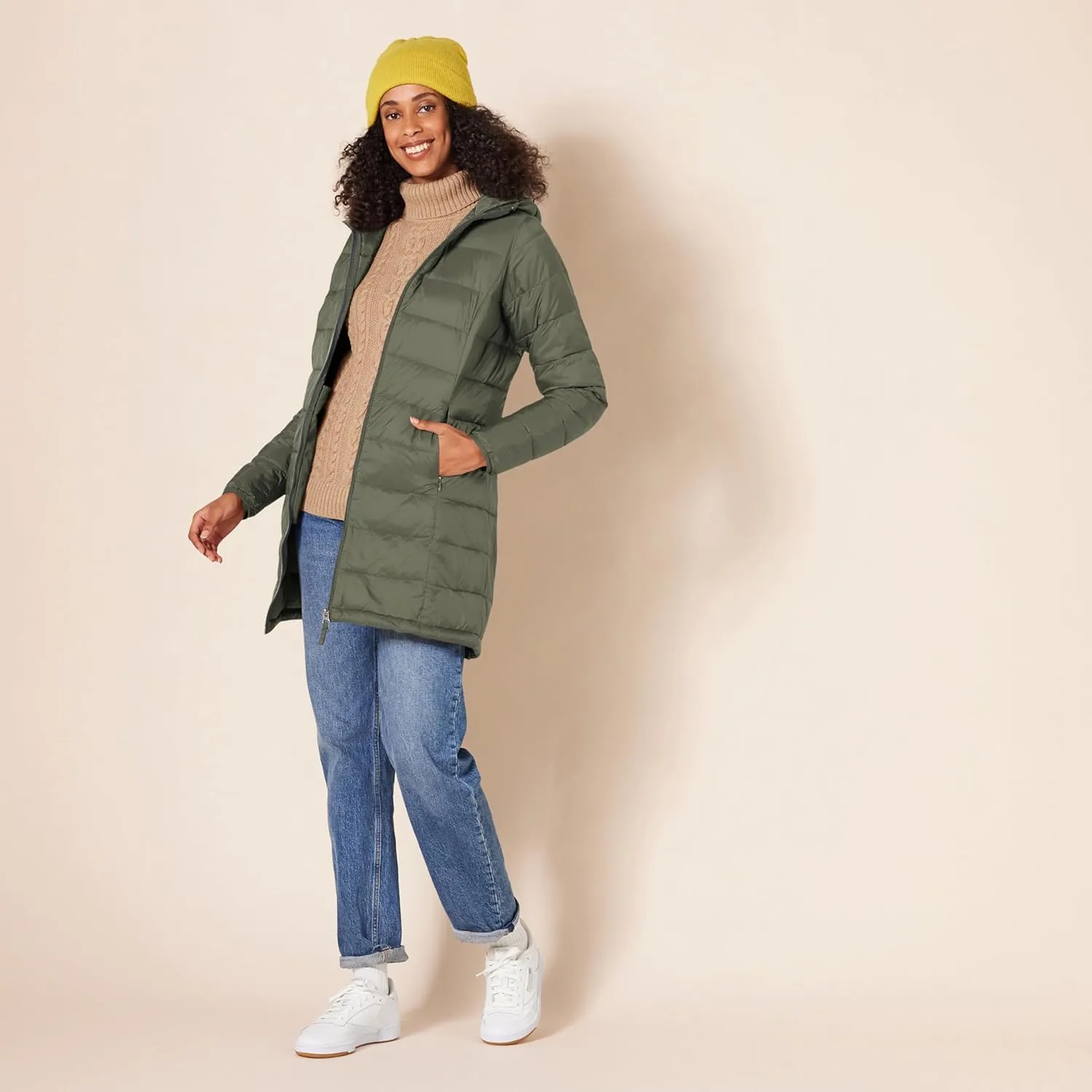 Amazon Essentials Women's Lightweight Water-Resistant Packable Hooded Puffer Coat (Available in Plus Size)