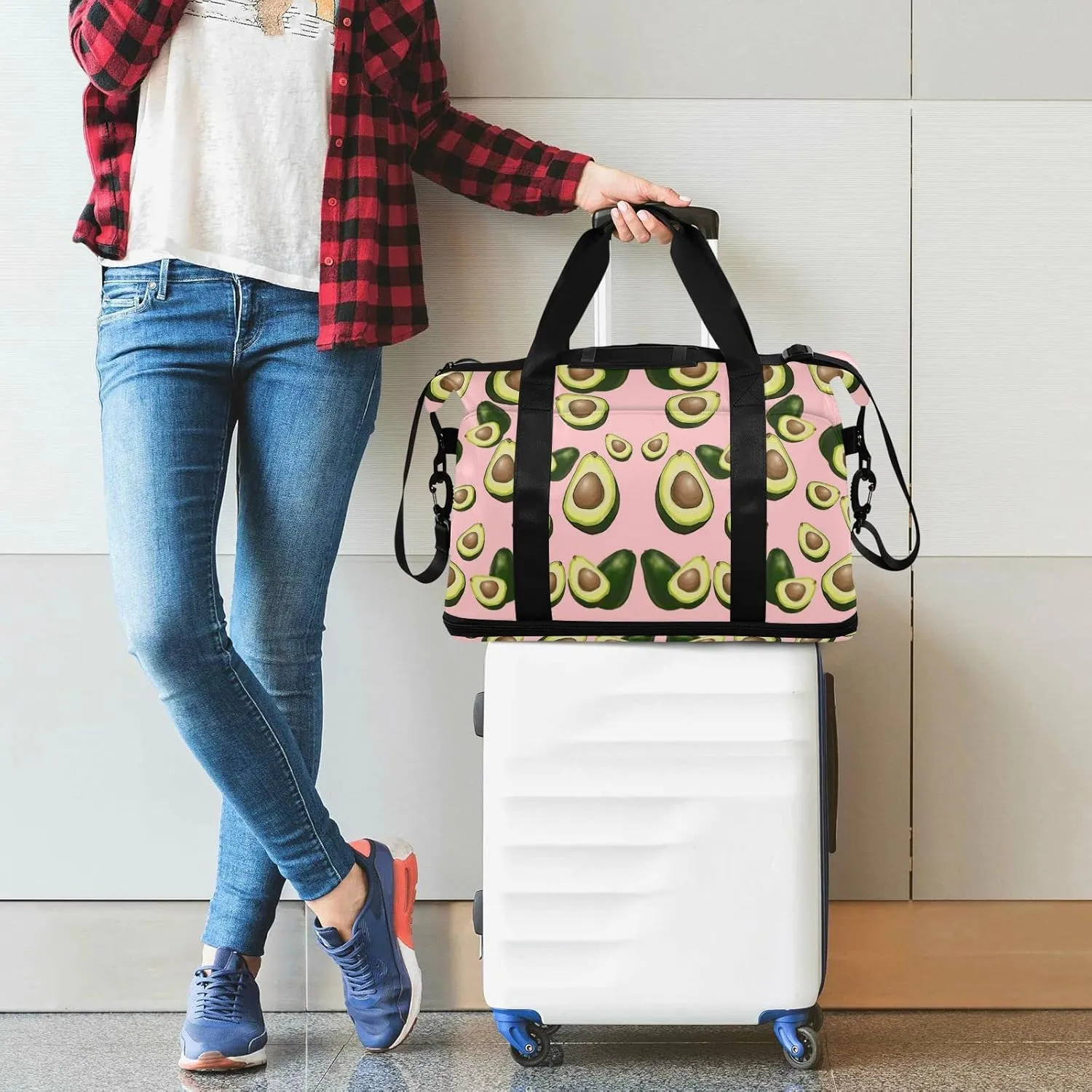 Avocado Fruits on Pink Gym Duffel Bag, Polyester Travel Weekender Luggage Handbag with Waterproof Pocket for Wet Items, Unisex Foldable Tote for Sports