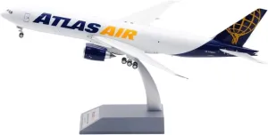 Diecast Plane Model 1:200 for B777-F16 Alloy Die-Casting Airplane Model N703GT with Stand for Collection
