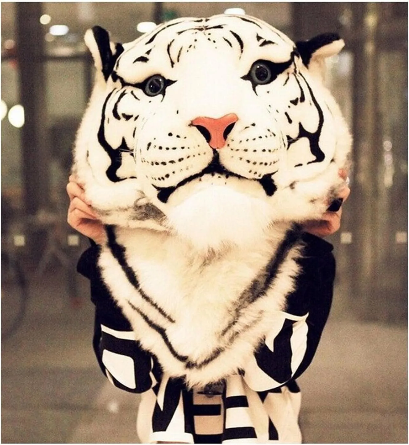 Domineering backpack stuffed tiger head 3D simulation personalised shoulder Bag Animal head shoulders bag (large, tiger white)