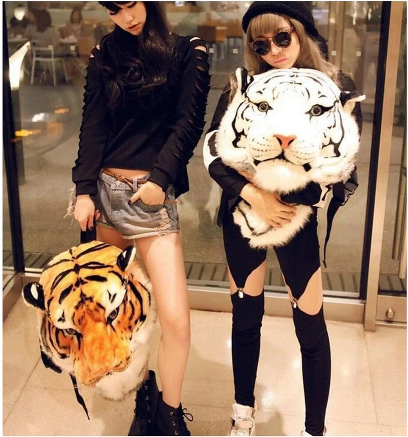 Domineering backpack stuffed tiger head 3D simulation personalised shoulder Bag Animal head shoulders bag (large, tiger white)