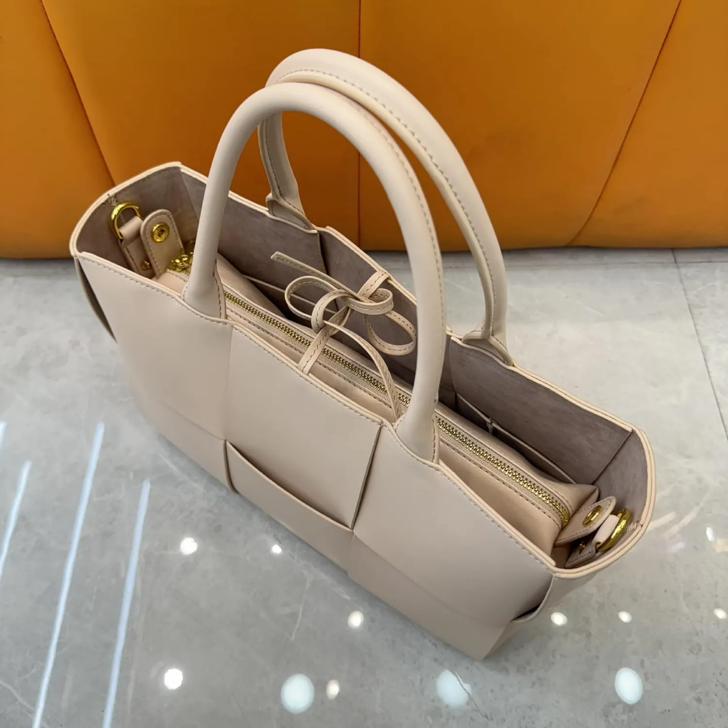 Elegant Cowhide Leather Hand Woven Tote Handbag – Large Shoulder Bag for Commuting