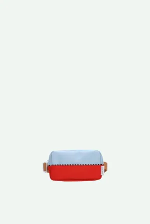 Fanny pack | colourblocking | zissou blue   red hat