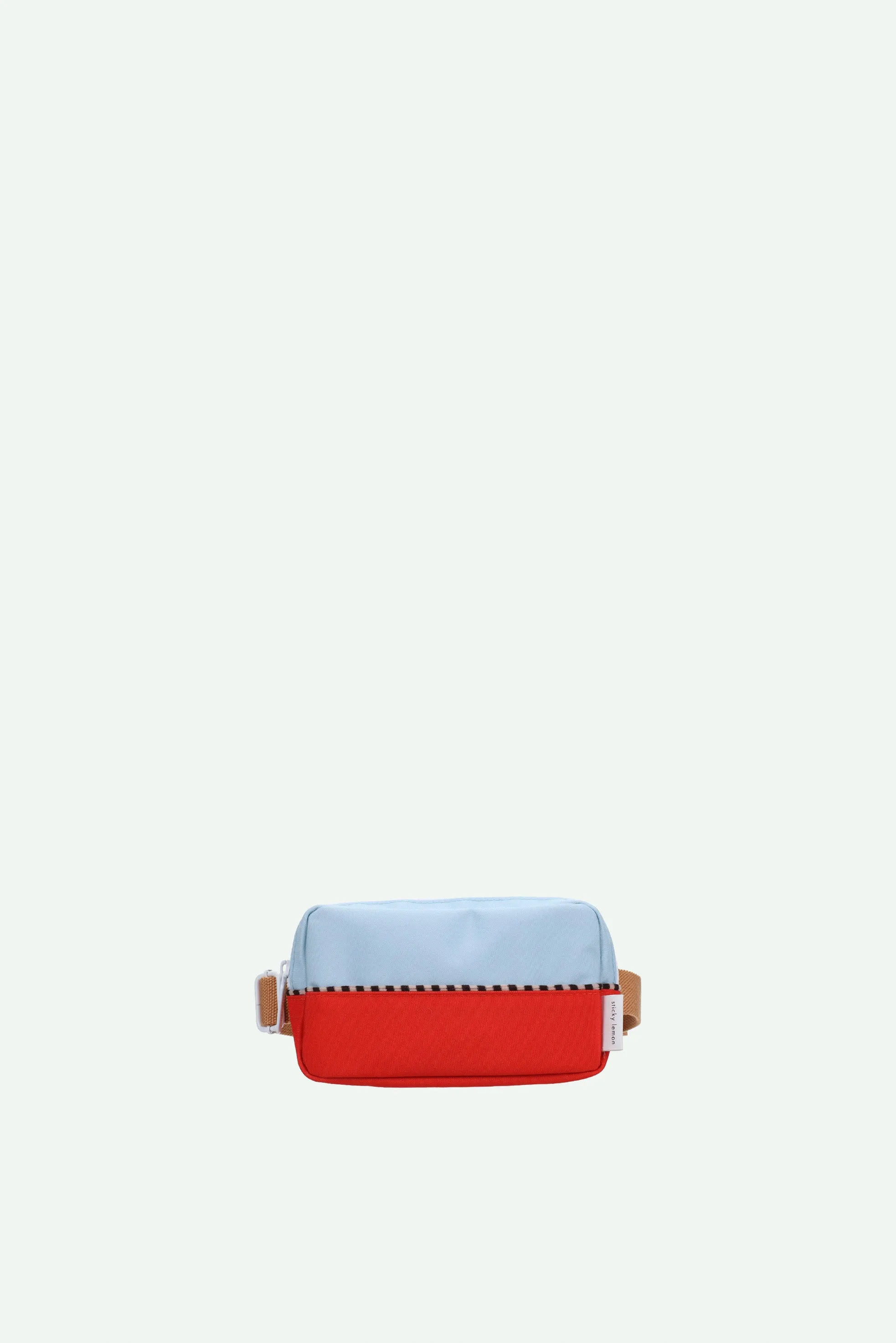 Fanny pack | colourblocking | zissou blue   red hat