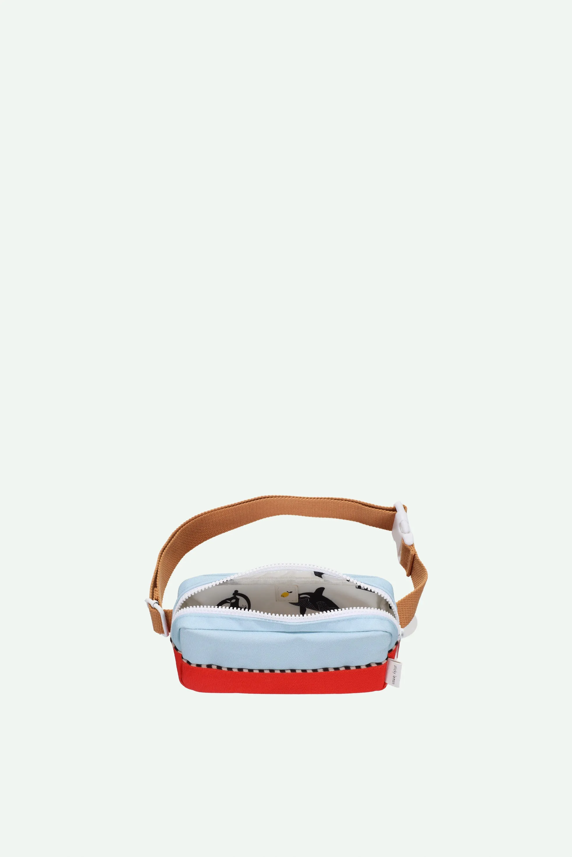 Fanny pack | colourblocking | zissou blue   red hat