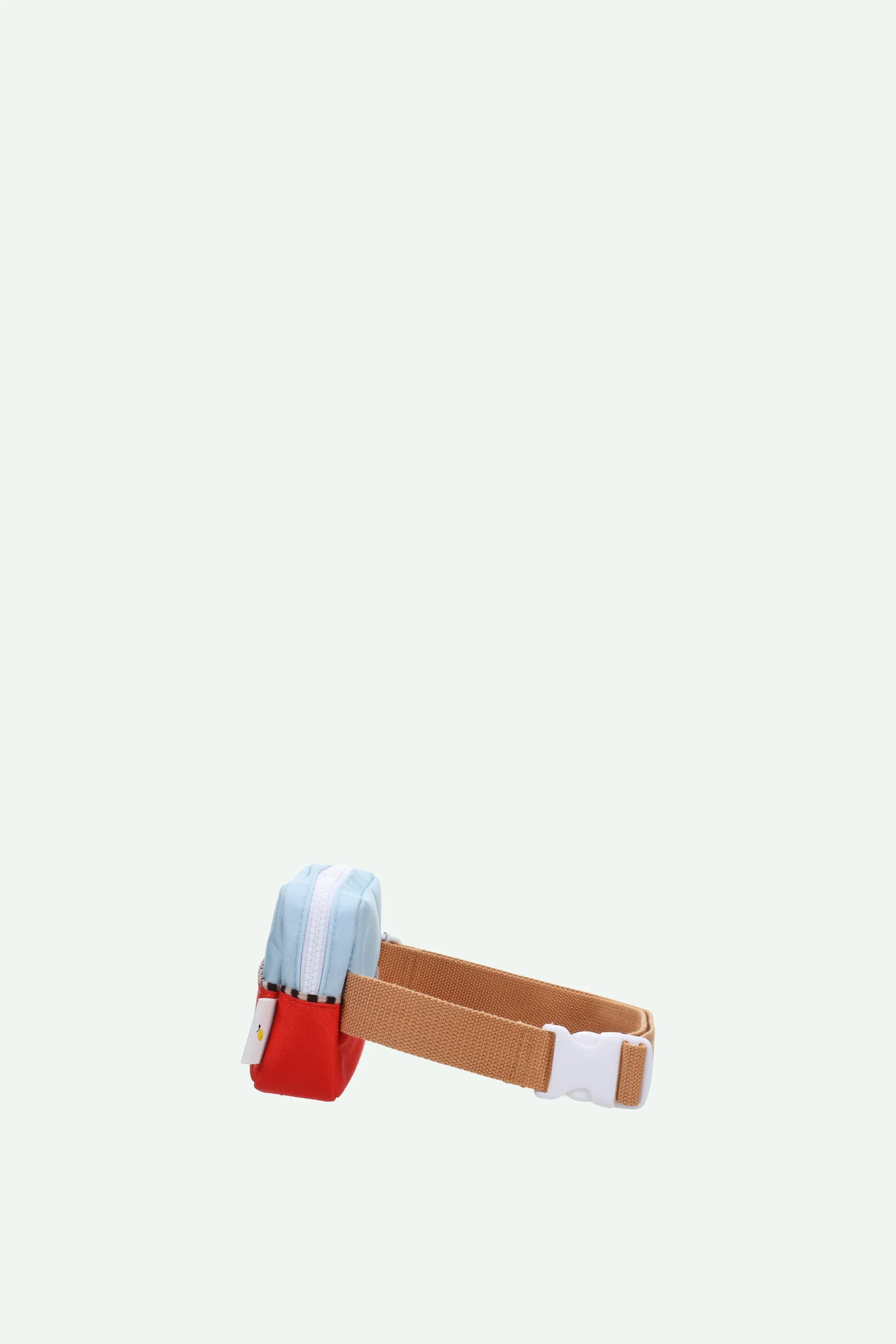 Fanny pack | colourblocking | zissou blue   red hat