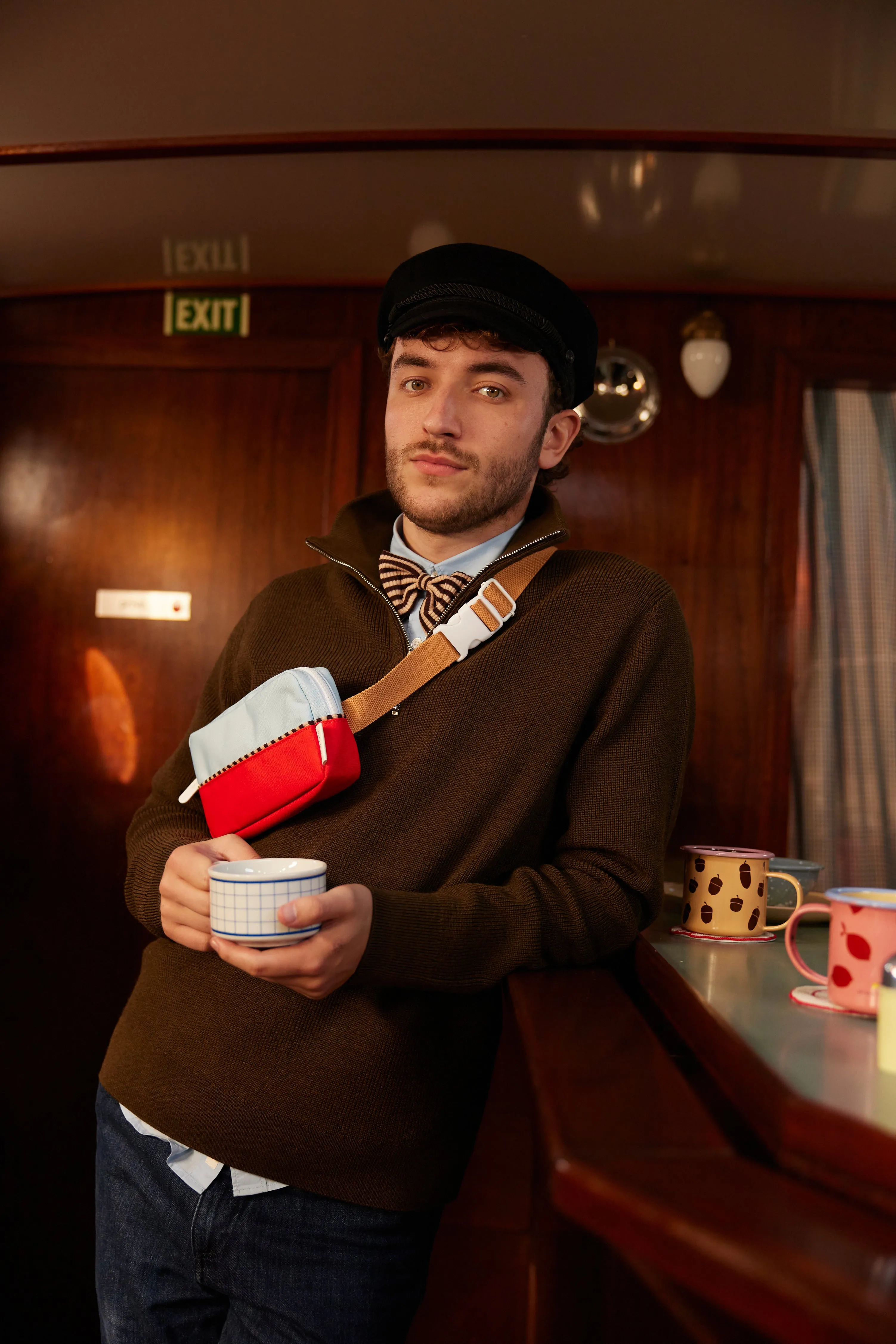 Fanny pack | colourblocking | zissou blue   red hat