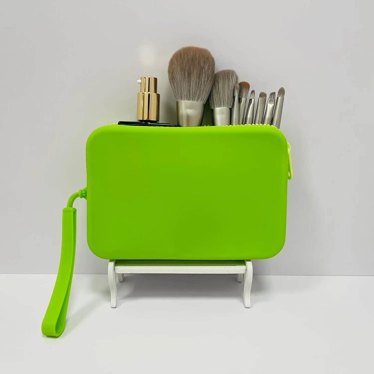 Large Silicone Multifunctional Essential Bag Portable Travel Makeup Bag for Women Men Cards Cash Bag Zipper Pouch (Green)