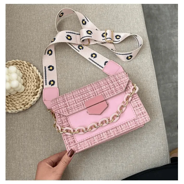 Luxury Wide Strap Shoulder Bags for Women And Girls Designer Lady Handbags and Purses Fashionable Chain Messenger Crossbody Bags