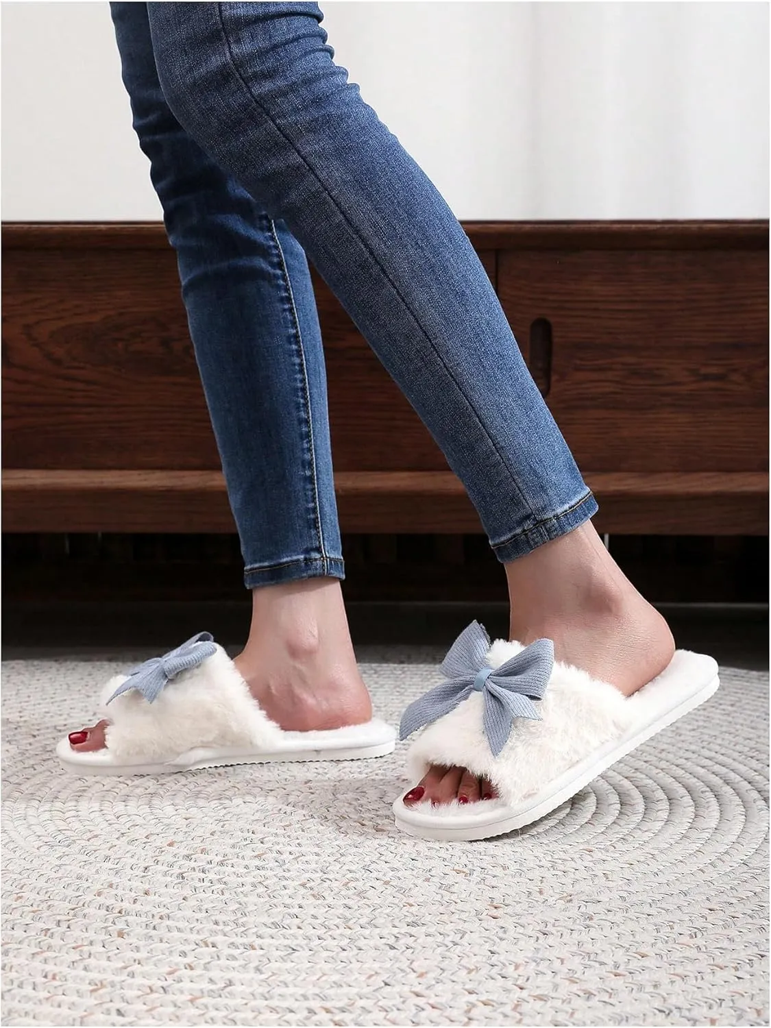 OYOANGLE Women's Cute Bow Decor Fuzzy Open Toe Indoor Home Slippers Fashionable Warm Comfy Furry Outdoor Slippers