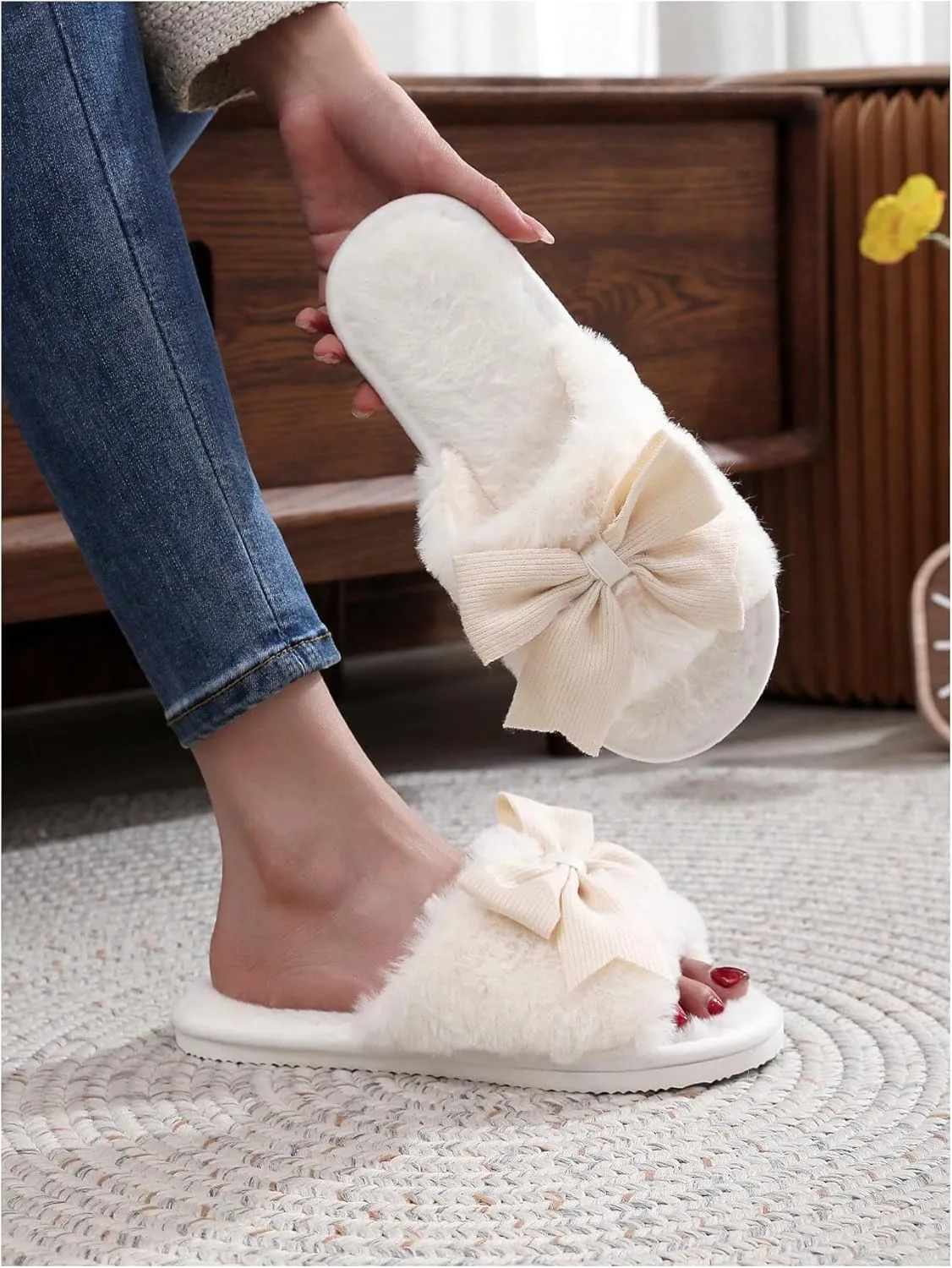 OYOANGLE Women's Cute Bow Decor Fuzzy Open Toe Indoor Home Slippers Fashionable Warm Comfy Furry Outdoor Slippers
