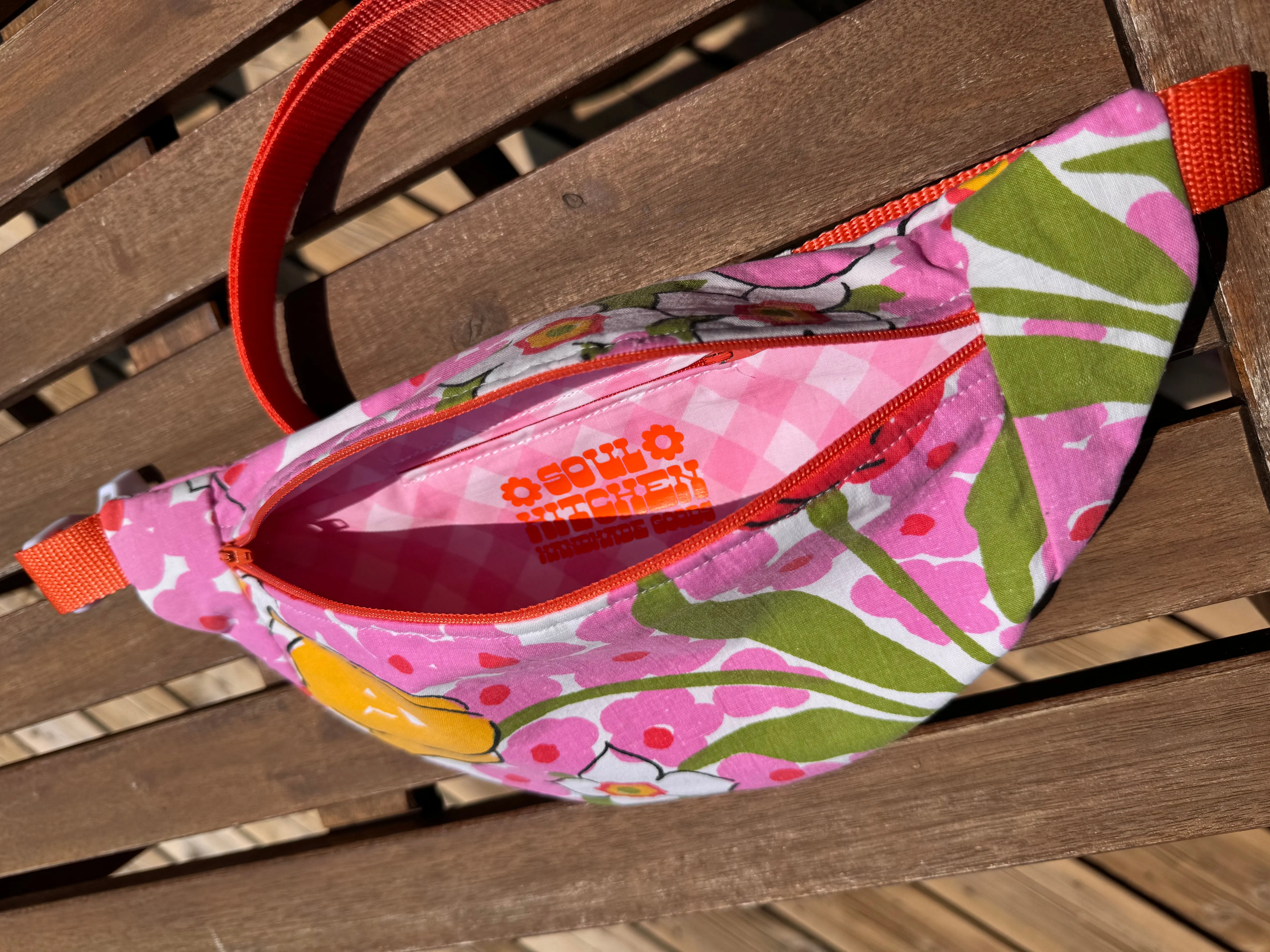 PINK TULIP FANNY PACK