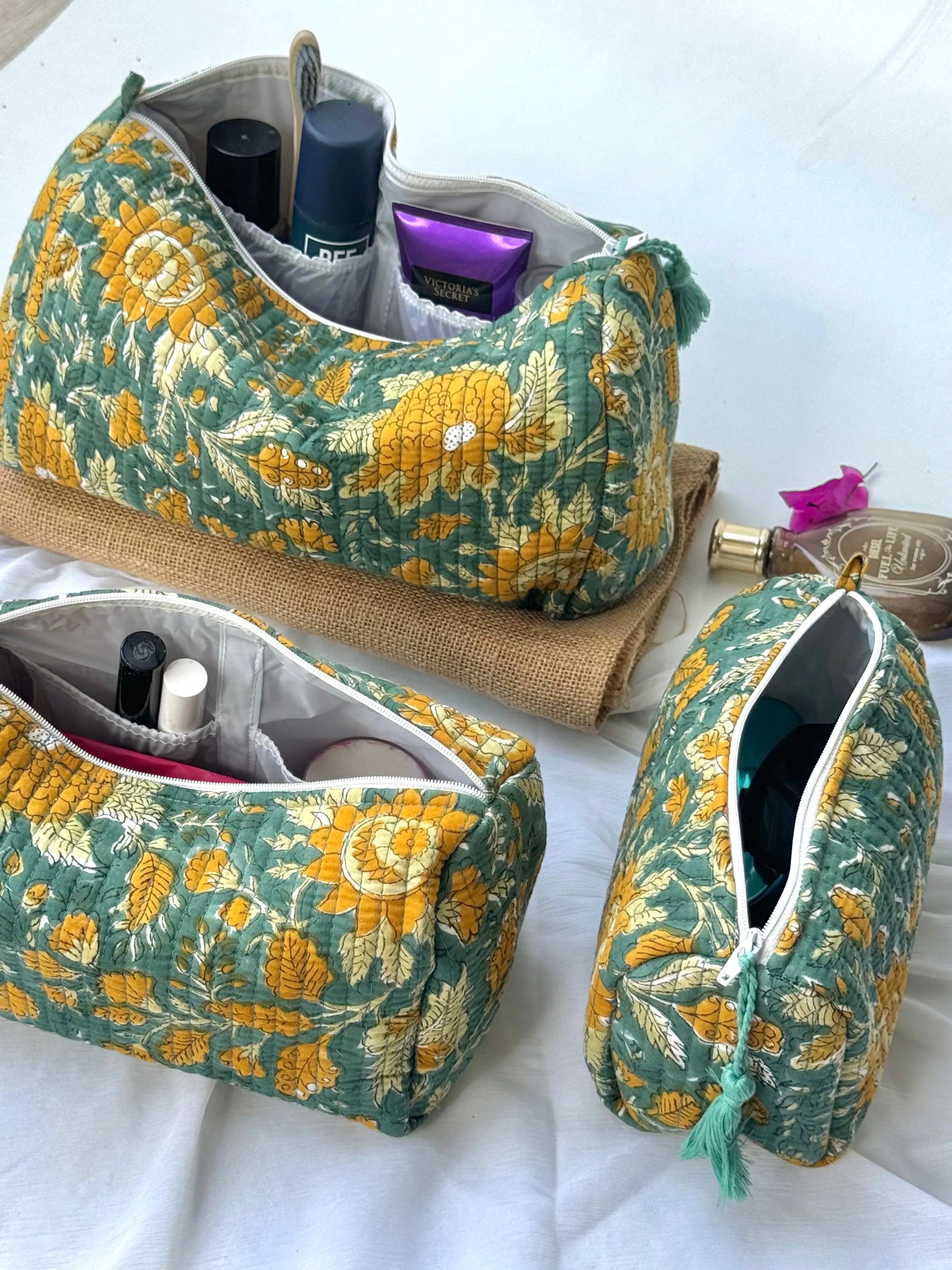 SET OF THREE MULTI PURPOSE TOILETRY BAGS