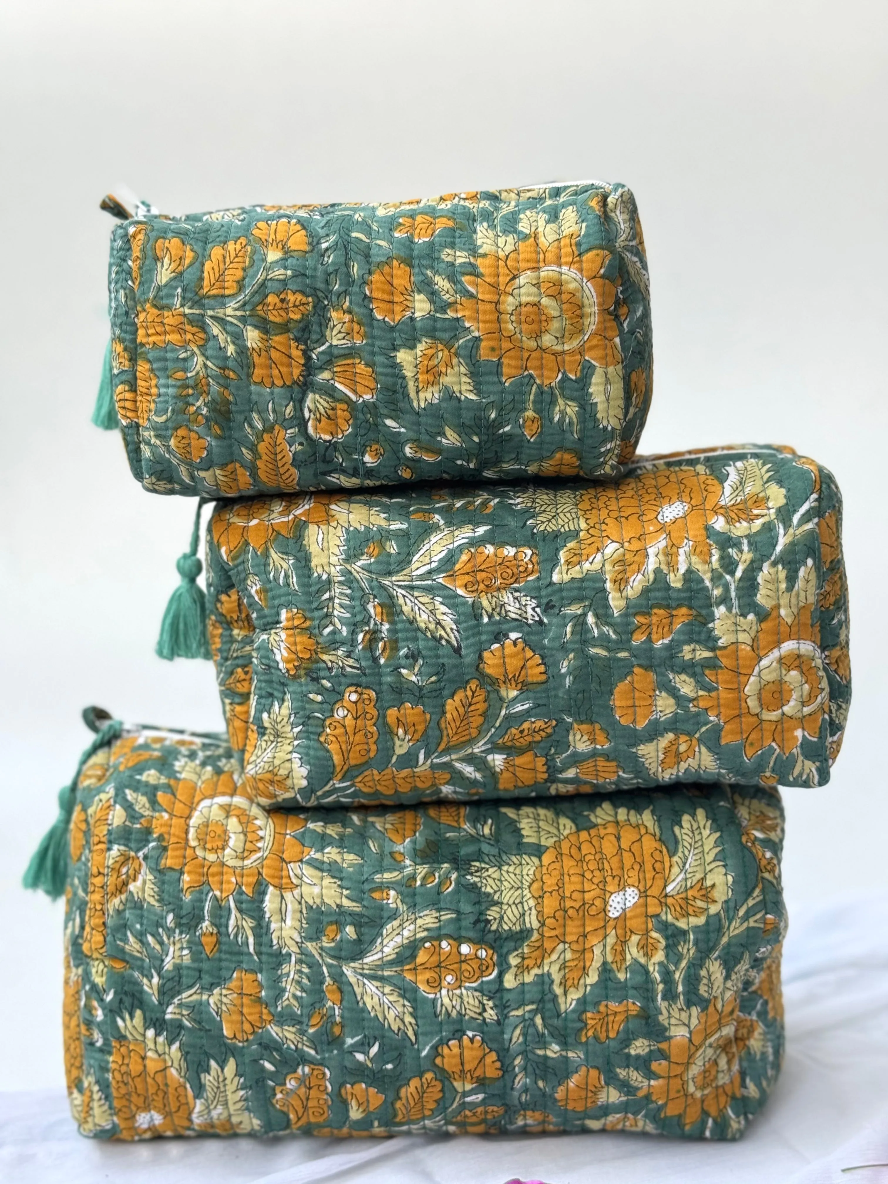 SET OF THREE MULTI PURPOSE TOILETRY BAGS