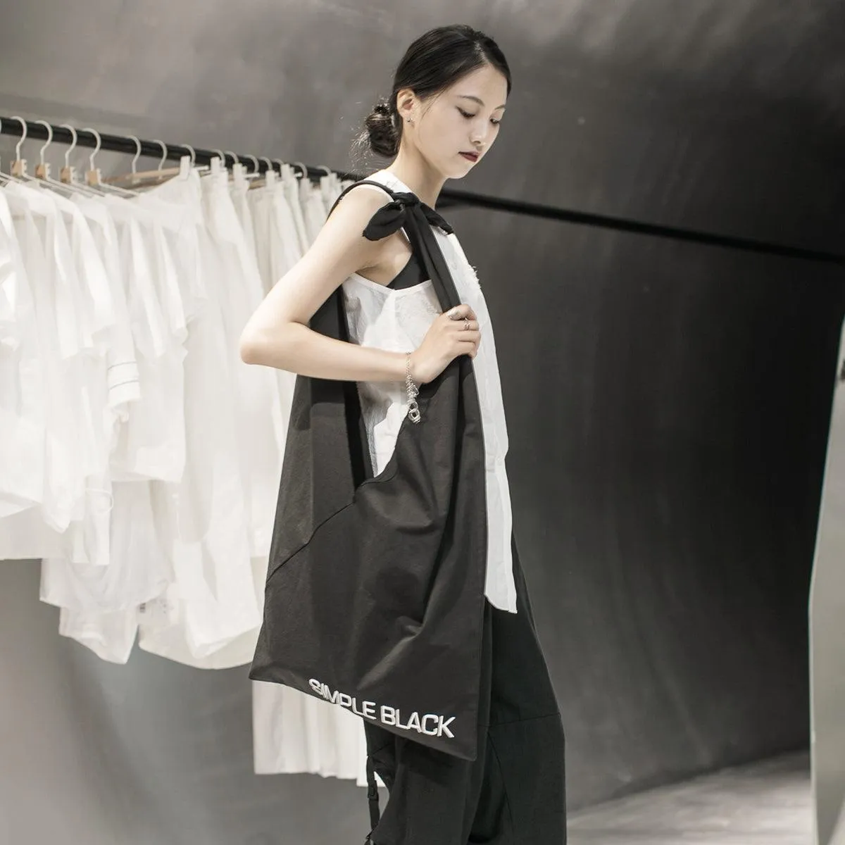 SIMPLE BLACK Original Designer Portable Raw-edged Strap Canvas Bag Shoulder Bag Bag