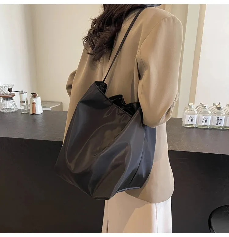 Tote Bag for Women 2024 New Nylon Fabric Underarm Bucket Bag, Red Niche Fashion Simple Shoulder Bag Una Bolsa De Hombro