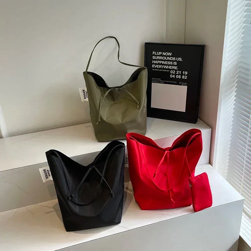 Tote Bag for Women 2024 New Nylon Fabric Underarm Bucket Bag, Red Niche Fashion Simple Shoulder Bag Una Bolsa De Hombro