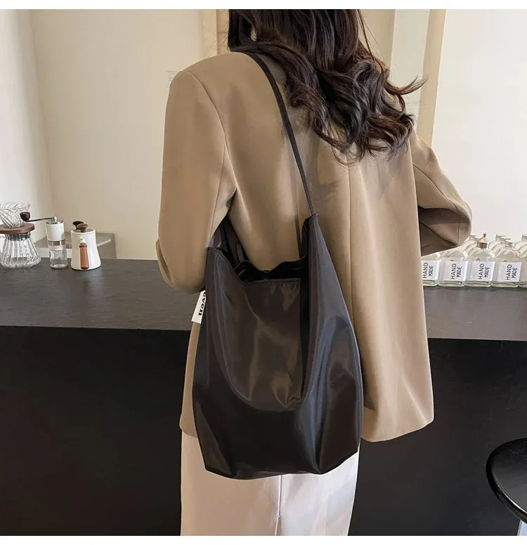 Tote Bag for Women 2024 New Nylon Fabric Underarm Bucket Bag, Red Niche Fashion Simple Shoulder Bag Una Bolsa De Hombro