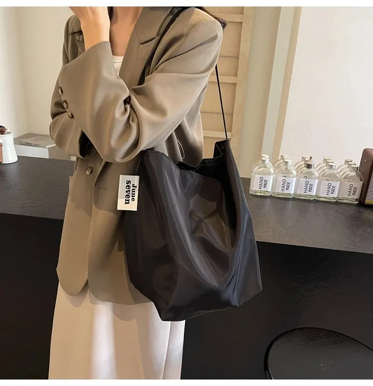 Tote Bag for Women 2024 New Nylon Fabric Underarm Bucket Bag, Red Niche Fashion Simple Shoulder Bag Una Bolsa De Hombro