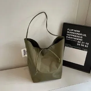 Tote Bag for Women 2024 New Nylon Fabric Underarm Bucket Bag, Red Niche Fashion Simple Shoulder Bag Una Bolsa De Hombro