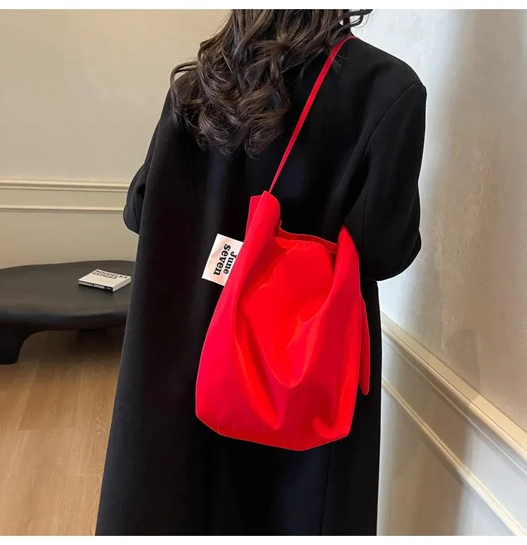 Tote Bag for Women 2024 New Nylon Fabric Underarm Bucket Bag, Red Niche Fashion Simple Shoulder Bag Una Bolsa De Hombro