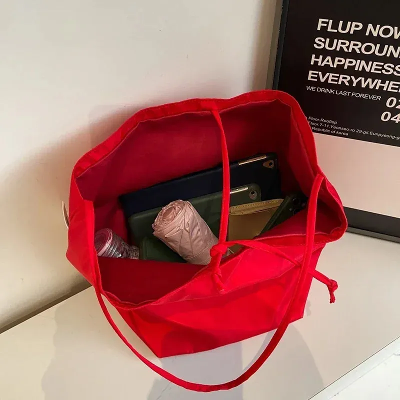 Tote Bag for Women 2024 New Nylon Fabric Underarm Bucket Bag, Red Niche Fashion Simple Shoulder Bag Una Bolsa De Hombro
