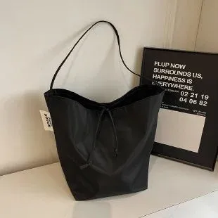 Tote Bag for Women 2024 New Nylon Fabric Underarm Bucket Bag, Red Niche Fashion Simple Shoulder Bag Una Bolsa De Hombro