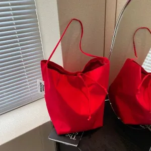 Tote Bag for Women 2024 New Nylon Fabric Underarm Bucket Bag, Red Niche Fashion Simple Shoulder Bag Una Bolsa De Hombro