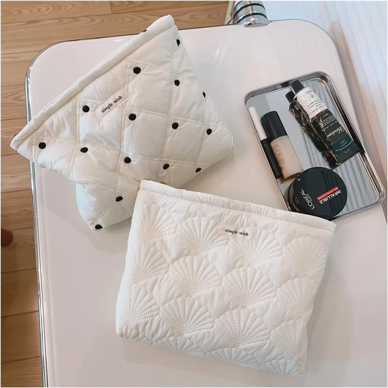 uekeboag White Quilted Cotton Makeup Pouch,Coquette Quilted Toiletry Bag for Women and Girls, Floral Coquette Organizer Bag, Aesthetic Travel Cosmetic Bags(01White Dots)