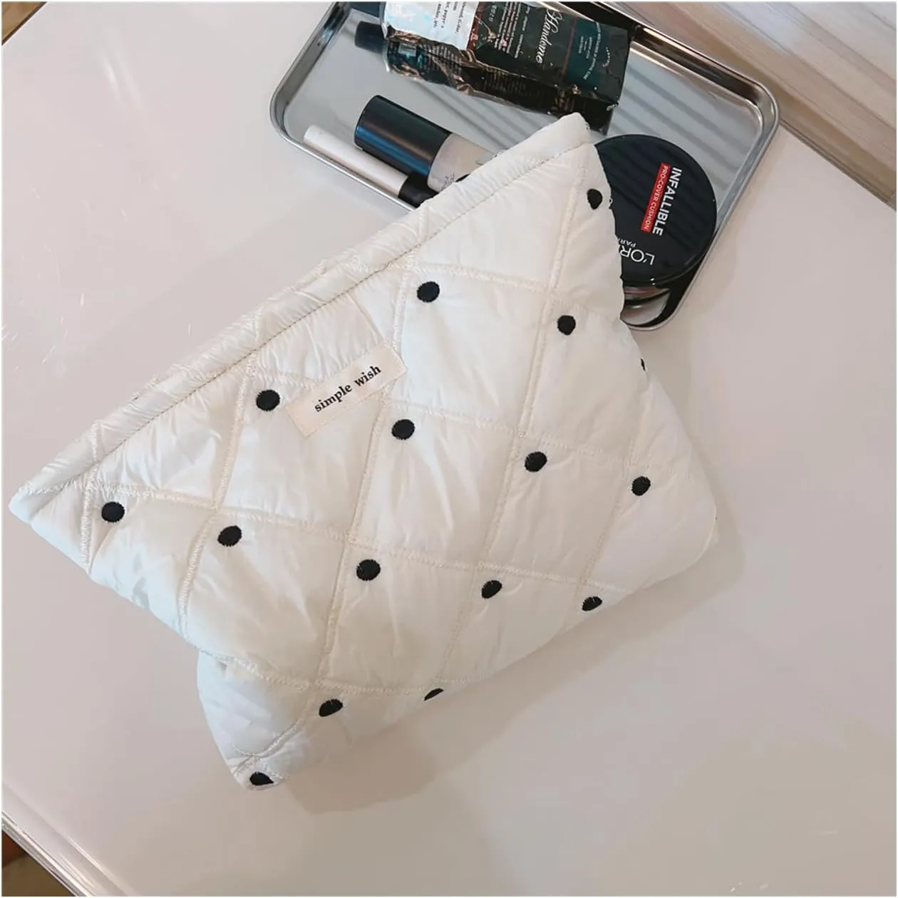 uekeboag White Quilted Cotton Makeup Pouch,Coquette Quilted Toiletry Bag for Women and Girls, Floral Coquette Organizer Bag, Aesthetic Travel Cosmetic Bags(01White Dots)