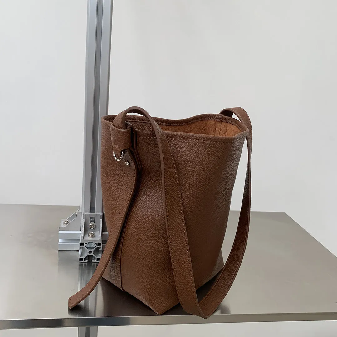 Women's Light Retro Simple Large Capacity Texture Lychee Shoulder Bags