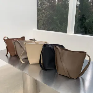Women's Light Retro Simple Large Capacity Texture Lychee Shoulder Bags