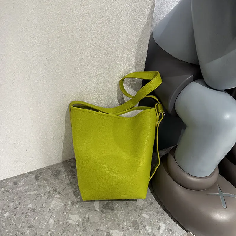 Women's Light Retro Simple Large Capacity Texture Lychee Shoulder Bags