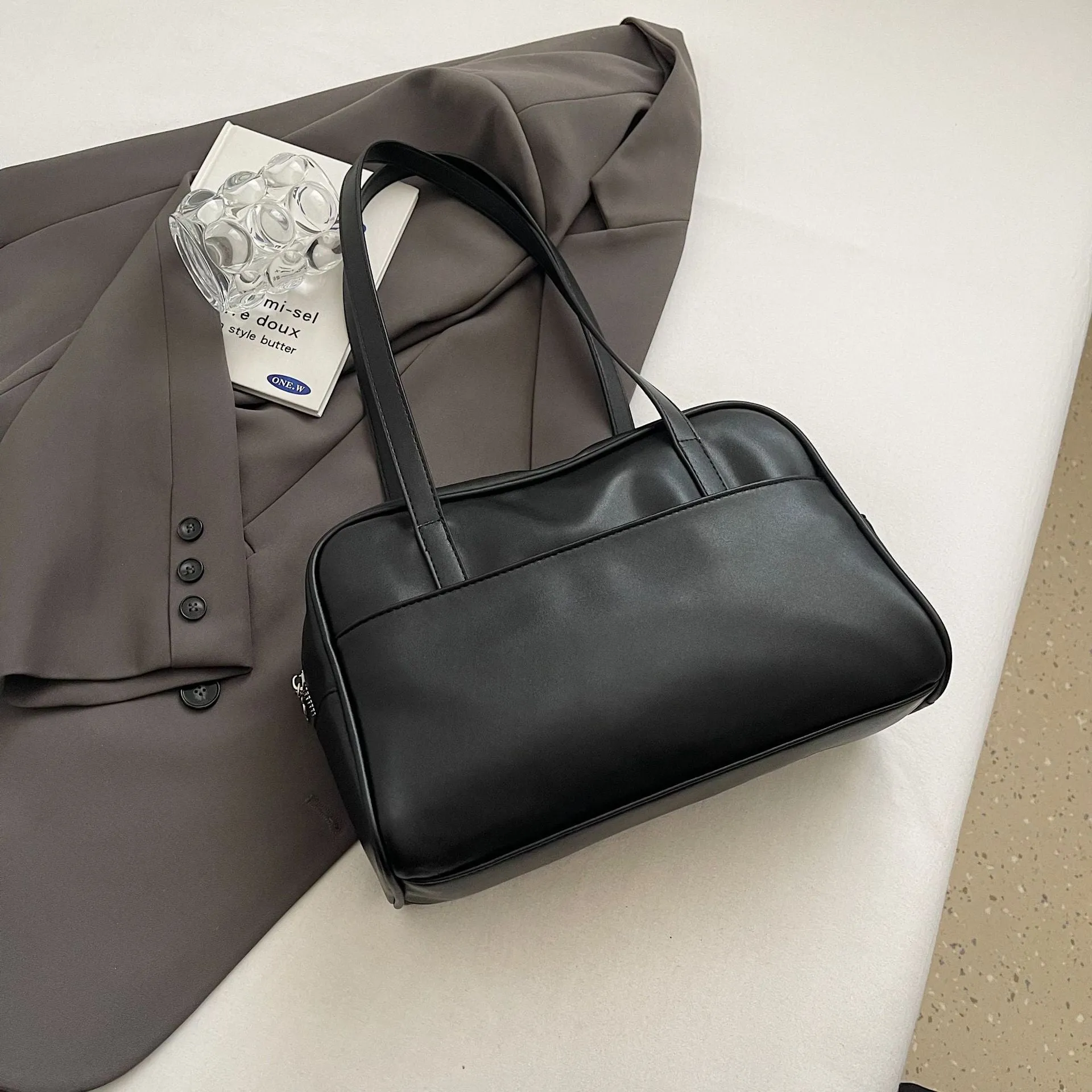 Women's Simple Bowling Large Capacity Retro Commuter Shoulder Bags